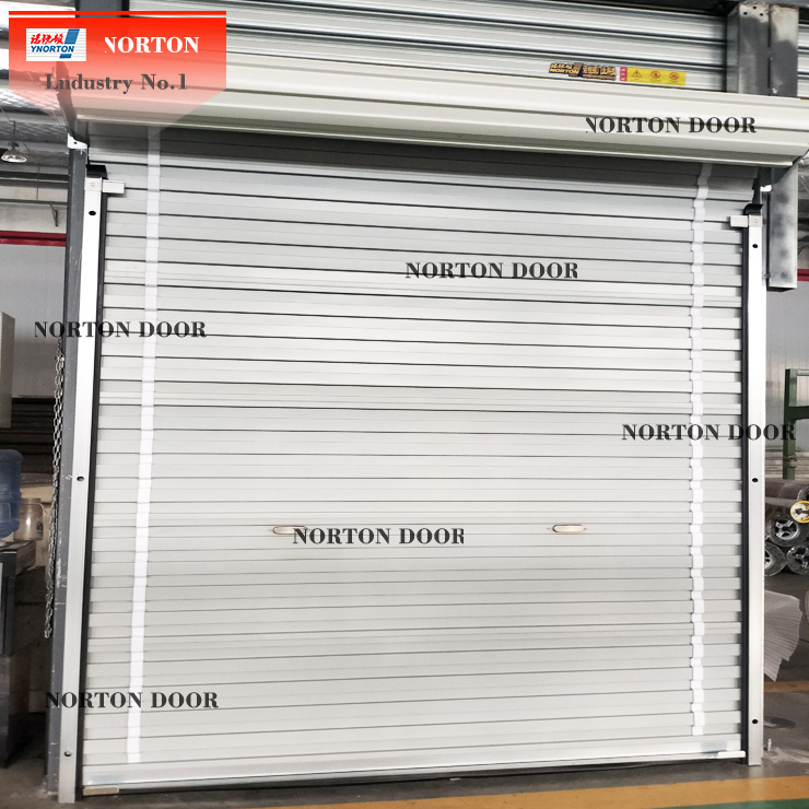 Norton cuộn lên cửa có thể được tùy chỉnh theo nhiều màu sắc và kiểu dáng khác nhau.