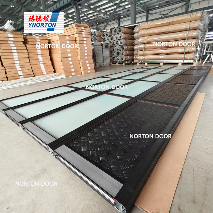 Cuộn lên cửa vs cửa nhà để xe so với cửa cắt kính: Làm thế nào để chọn theo nhu cầu?